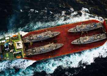 미, 전함 중동 파견 압박하며 뒷전에선 자국 전함들 철수