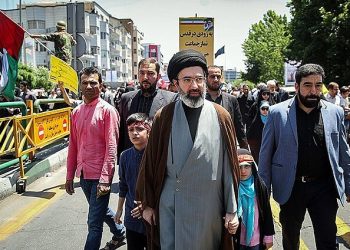 “이란 최고지도자로 하메네이 차남 선출”