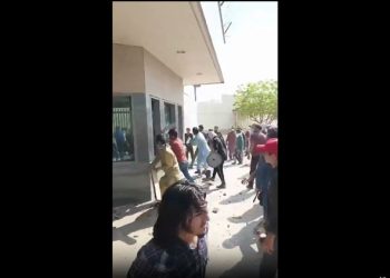 ‘하메네이 사살’ 반발 확산… 美영사관 난입, 9명 사망