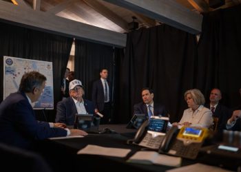 트럼프 “이란 공격 계속…항복하지 않으면 죽음” … 미군 3명 전사