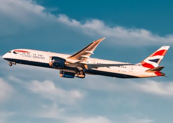 “기내서 승객 숨졌는데 회항 않고 13시간 비행”