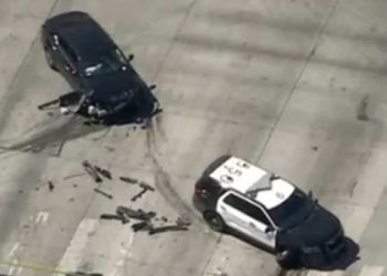 선셋·페어팩스 교차로 순찰차 충돌 … 경관 2명 병원 이송