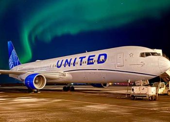 유나이티드항공, 기내 이어폰 사용 의무화…스피커 재생 금지