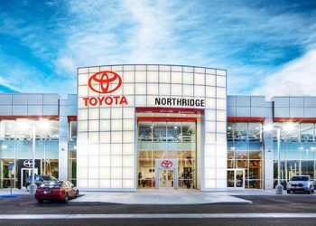노스리지 토요타 딜러십 화재로 차량 8대 전소