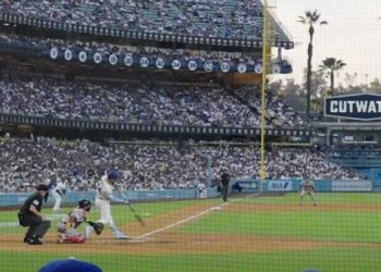 다저스, 애리조나 꺾고 개막전 승리…WS 3연패 향해 힘찬 출발