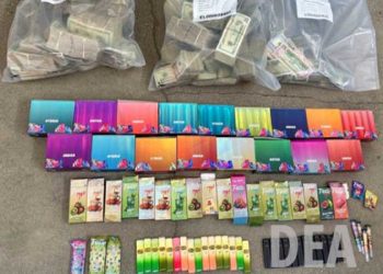 DEA, LA 전자담배 판매점 급습 … 은닉현금 30만달러 압수
