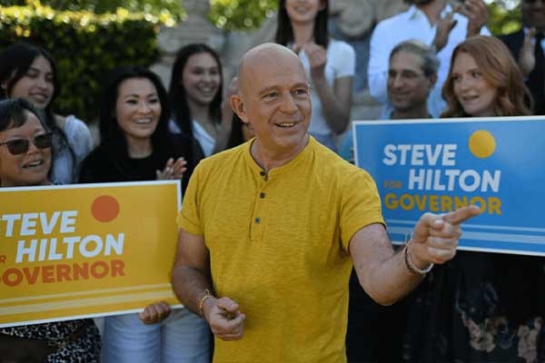 스티브 힐튼 후보의 선거 운동 모습