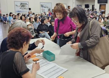 밤샘 줄서기 사라졌다… 시니어센터 추첨현장, ‘환호와 탄식 교차’