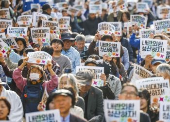 “윤 어게인”vs”내란외환 청산”…’尹 탄핵 1년’ 대규모 집회