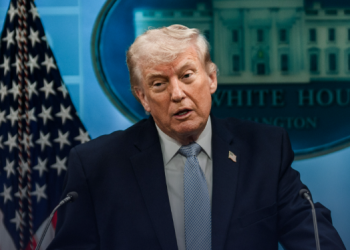 트럼프 “이란, 하루면 무너진다 … 내일밤 모든 다리·발전소 폭파할 것”