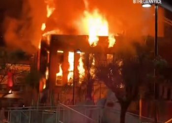 한인타운 3가-버몬트 건물 대형화재 … 건물전소·지붕붕괴