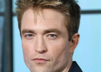 “몰래 계산하는 여성 매력적”…패틴슨 발언에 ‘시끌’