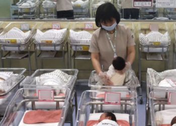 미국 출산율 또 사상 최저…20대 출산 급감·출산 시기 ‘후반 이동’