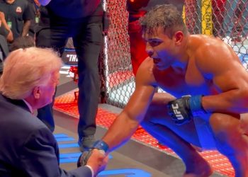 밴스 “협상결렬” 발표  … 트럼프는 UFC 경기장서 격투기 관람