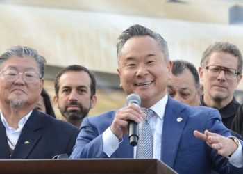 한인 존 리 LA 시의원, “주유세 중단” 결의안 발의