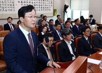 대장동 검사, “여권, 권력층 성역화 .. 차라리 공소취소법 만들라”