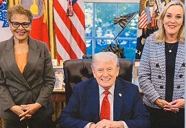 배스 LA 시장, 백악관서 트럼프와 담판 … “산불 복구자금 언제 줄건가”