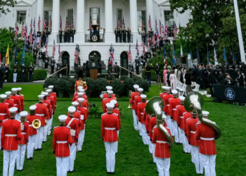 백악관서 사상 첫 열병식 …  찰스 영국왕 방문 환영식