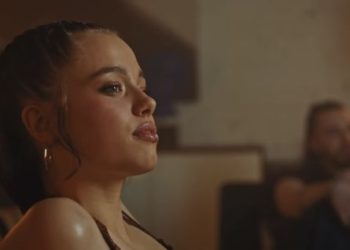 졸리·피트 딸, K-팝 뮤비에 깜짝 등장 화제