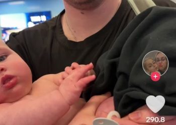 아기 울었다는 이유로 이륙 직전 쫒겨난 부부 ‘분통’