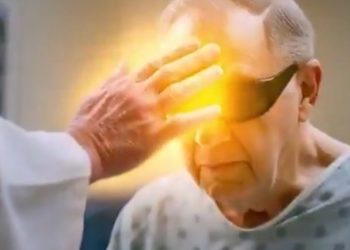 “트럼프가 손을 얹자 맹인이 눈을 떴다” … 밈 확산