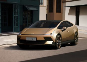 황금빛 물들인 ‘아이오닉 V’ … 오토차이나서 공개