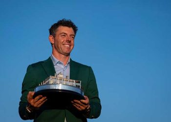 매킬로이, 마스터스 2연패…우즈 이후 24년 만에 역대 4번째