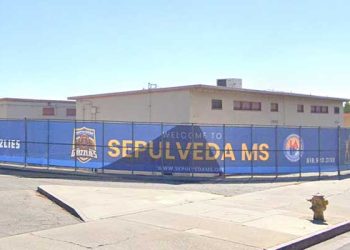 샌퍼낸도 밸리 중학교 인근 총격…16세 소년 총상 입원