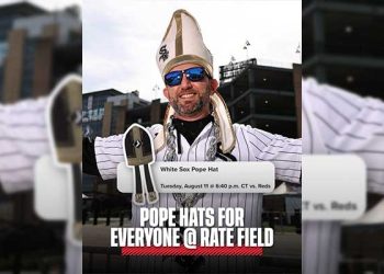 “교황님도 우리 팬”…화이트삭스, ‘주교관 모자’ 증정