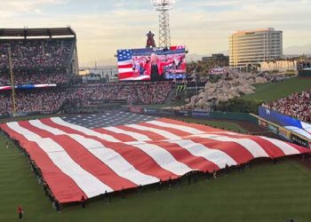 [석승환의 MLB] 스즈키의 첫 홈 개막전, 데트머의 역투에도 불구하고 석패