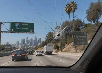 LA 110번 프리웨이서 차량에 ‘묻지마 돌 투척’ …가족 기적적으로 무사