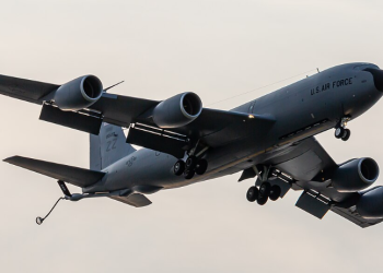 미 공중급유기 KC-135, 페르시아만 상공 실종 .. 피격된 듯