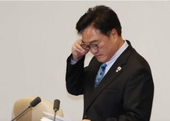 39년만의 개헌 시도 무산…눈물 훔친 우원식 “국힘에 강력 유감”