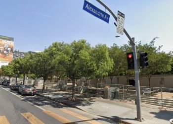 LA 한인타운 윌셔가 RFK 공원, 철조망 폐쇄 1년째 … “녹지도 없는데”