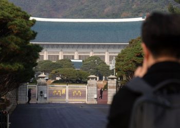 靑, 블룸버그에 공식 항의 서한…사과 요구까지