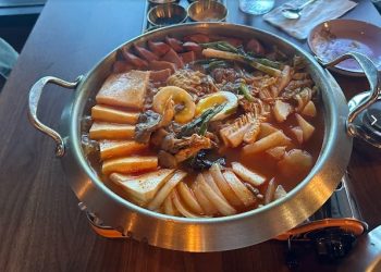 산타로사 ‘서울투도쿄 키친’, 부대찌개 현지입맛 ‘꽉’