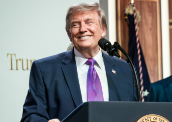 트럼프 “TrumpRx 대폭 확대”… 처방약 600종 추가, 약값인하 드라이브