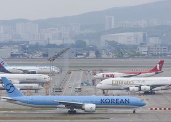 “비행기 띄울수록 적자”…항공사들 노선 줄이고, 휴직 확대