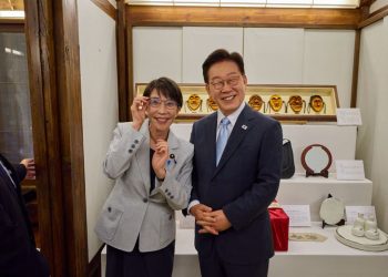 아사히신문, “예측불가 트럼프 때문에 한일 가까워졌다”