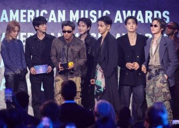 BTS, 아메리칸 뮤직어워드 3관왕 … ‘올해의 아티스트 상’