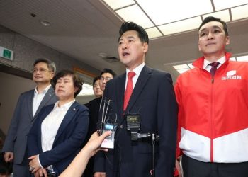 국힘, 선관위 ‘개표 중단 불가’에 “이번 선거 인정할 수 없다”