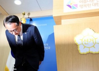 선관위 “서울 14개 투표소에서 용지 부족…책임 통감, 깊이 사과”