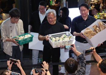 ‘삼쏘’에 치킨·칼국수·삼계탕까지…젠슨 황의 ‘K-푸드 로드’