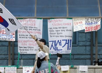 ‘잠실 개표소 시위’ 속 내부선 “프락치냐” 불신 확산