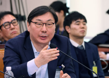 배심원 다수 “술파티 없었다” 이화영 위증 유죄…징역 4월