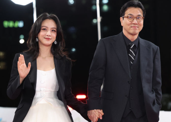 탕웨이, 출산 임박?…베이징 공항서 포착