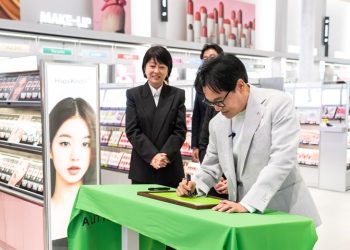 이재현 CJ 회장, 미국 1호 올리브영 패사디나점 방문