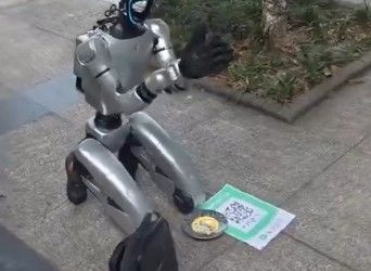 “충전할 돈 없어요”…무릎 꿇고 구걸하는 ‘로봇 거지’