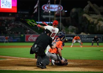 [석승환의 MLB] 번트 한 번, 홈런 두 방, 그리고 연장의 끝내기 — 에인절스, 휴스턴과의 홈 3연전 시리즈 승리
