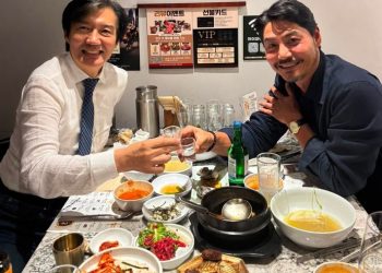 조국, 또 희한한 논란 … 와인-소주 인증샷 설왕설래